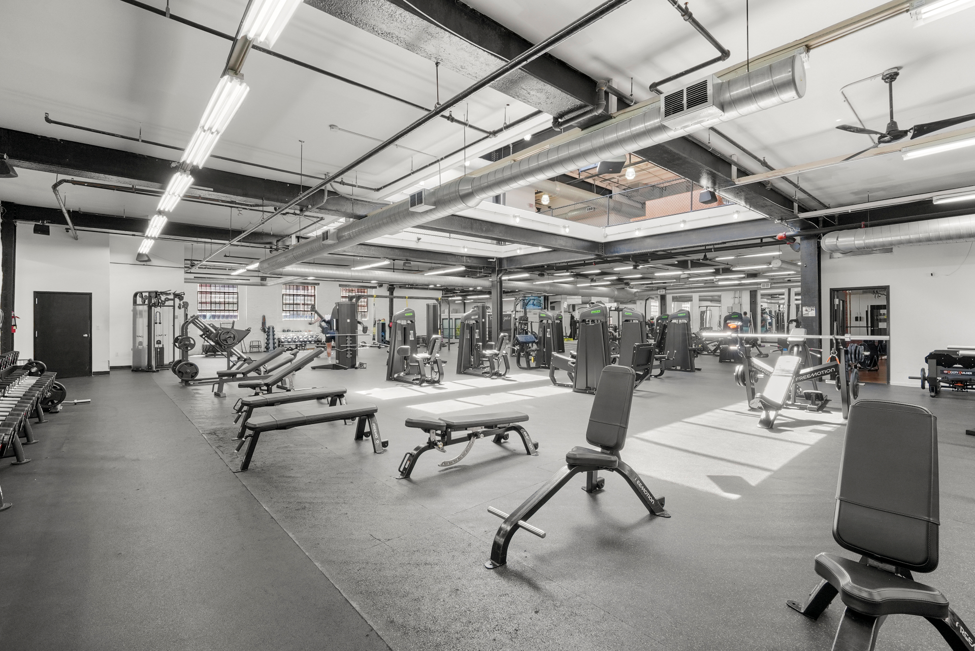 Main strength floor with benches and selectorized machines